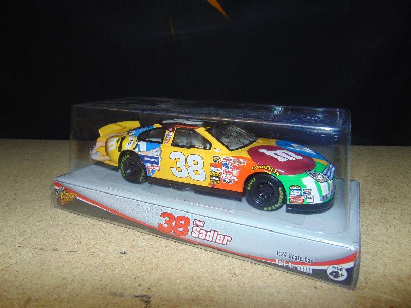 lot 4016 image: Elliott Sadler #38 M&Ms Racing Nascar 124 scale die -cast car, Winners Circle (multi colored)