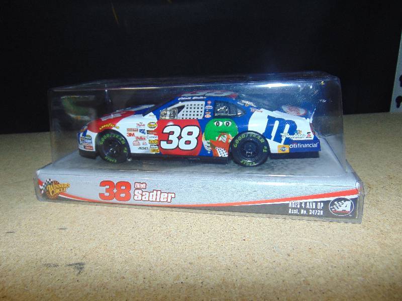 Elliott Sadler 38 M M S Racing Nascar 1 24 Scale Die Cast Car Winner S Circle Red White Blue The First Round Of A Huge M M Collection New In The Box One Of