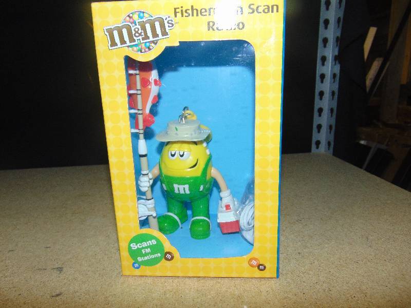 lot 4031 image: M&Ms Fisherman Scan radio, Yellow in original box