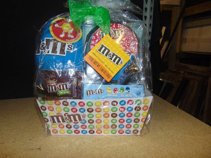lot 4040 image: Easter Basket w headphones and carrying case, in original packaging.
