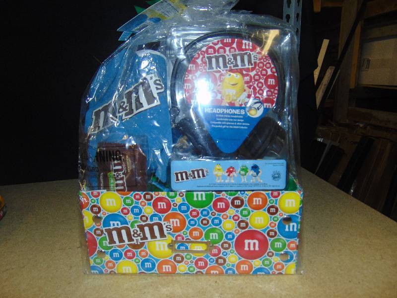 lot 4041 image: Easter Basket with headphones and carrying case, in original packaging 2012