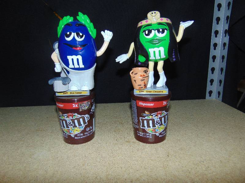 Automatic M&M's Dispenser 