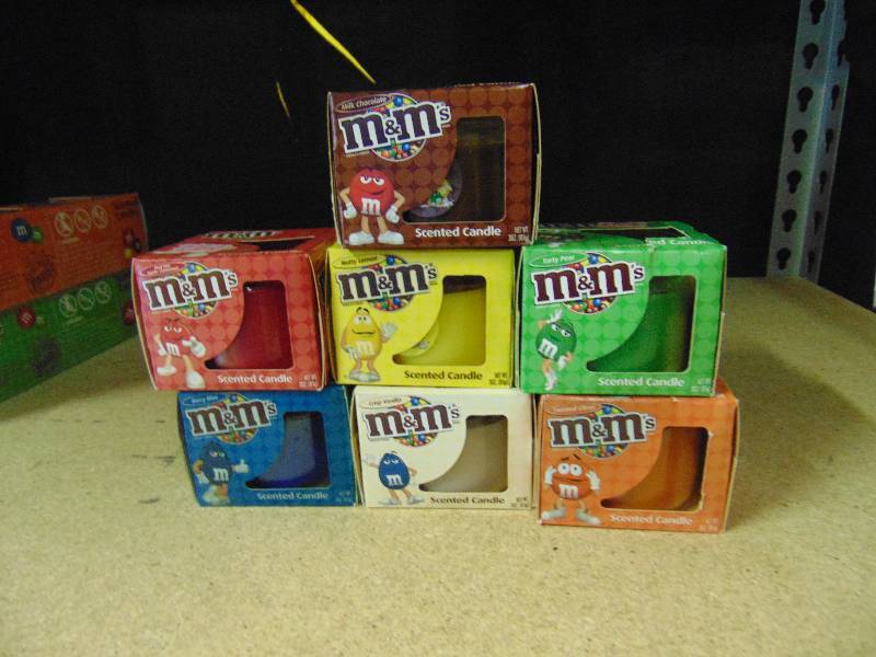 lot 4050 image: (7) ct. lot M&Ms Scented Candles
