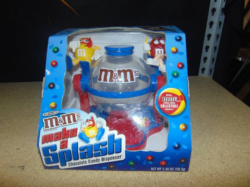 lot 4057 image: Make a Splash M&Ms Candy Dispenser, blue, in original box