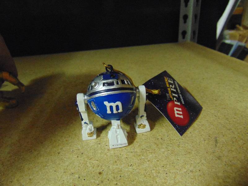 lot 4068 image: R2D2 M-pire ornament, 2-12-3 tall