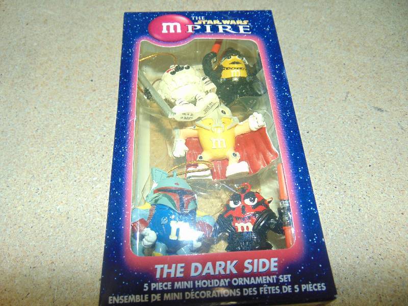 lot 4071 image: M-Pire 5-piece ornament set The Dark Side