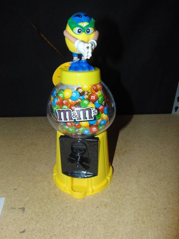 lot 4086 image: M&Ms Candy Dispenser, Yellow Diver, 9tall