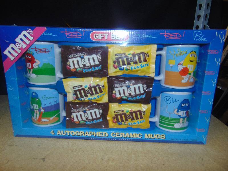 lot 4095 image: (1) M&Ms Mug gift set (4) mugs- Red, Yellow, Green & Blue