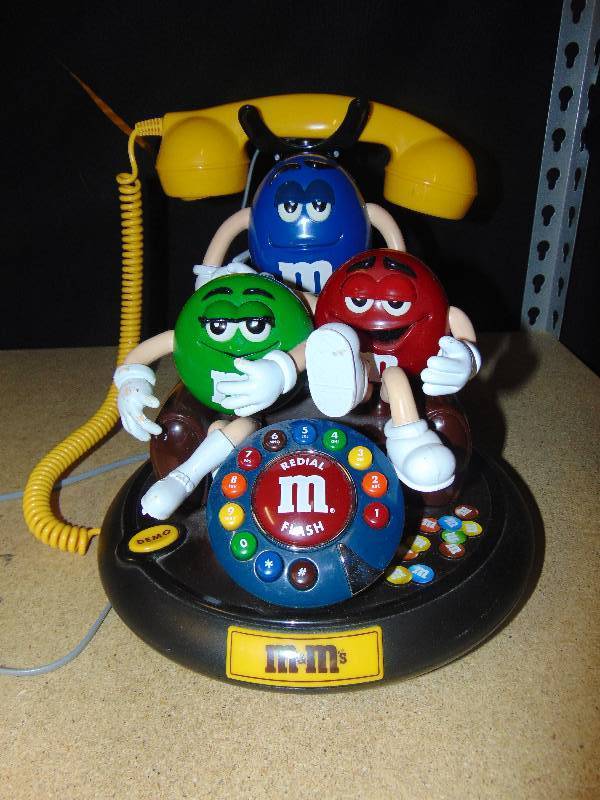 lot 4098 image: M&Ms Phone, touch tone, Red, Green& Blue, flashes when rings