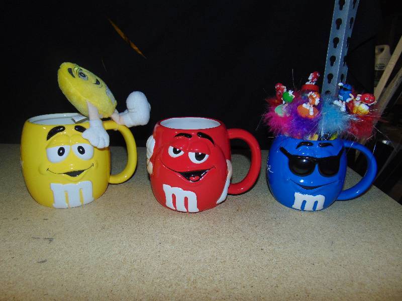 lot 4121 image: (3) ct. lot Mugs Yellow, Red & Blue, w (6) ct. lot M&Ms Pens