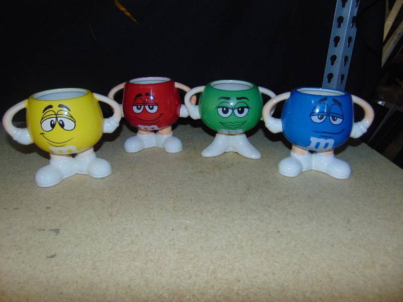 lot 4128 image: (4) ct. lot M&Ms Mugs with feet Red, Green, Yellow and Blue