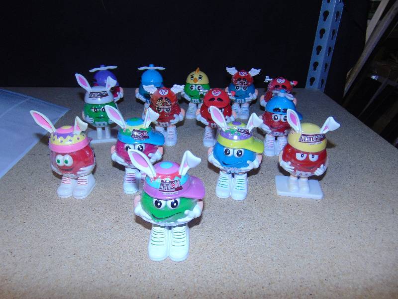 lot 4147 image: (14) ct. lot M&Ms Candy Containers, Easter, Spring, Valentines- (10) sealed, (4) empty