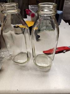 lot 43000490 image: 2 - quart size glass bottles