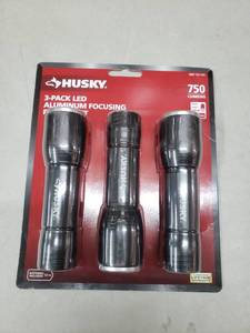 lot 2506 image: Husky 3 Pack Aluminum Focusing Flashlights, 3 Pack