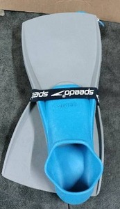lot 3088 image: Speedo Flippers 2Pc Size Unknown