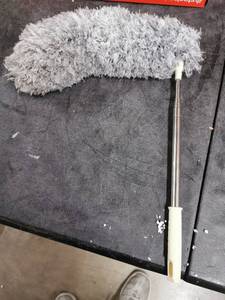 lot 5955 image: Duster with Retractable Handle up to 6