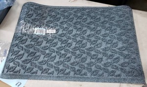 lot 8366 image: Gray Decorative Textured Rug, 35 x 22.5