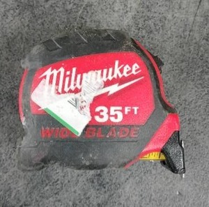 lot 3063 image: Milwaukee 35 Tape Measure Red Wide Blade
