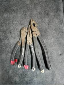 lot 3077 image: Box Of Fun Various Tools 11Pc
