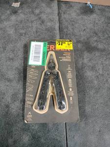lot 3078 image: Truss Multi Tool 17 Tool