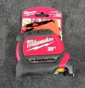 lot 3083 image: Milwaukee-48-22-0335 35Ft Compact Magnetic Tape Measure