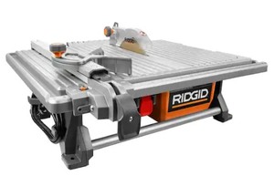 lot 1552 image: RIDGID 6.5 Amp Corded 7 Table Top Wet Saw R4021