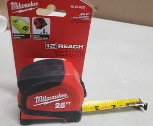 lot 2904 image: Milwaukee 25 ft. Compact Tape Measure