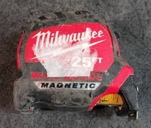 lot 3459 image: Milwaukee 25 Tape Measure Red