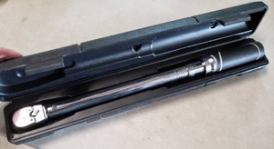 lot 8411 image: Husky Torque Wrench