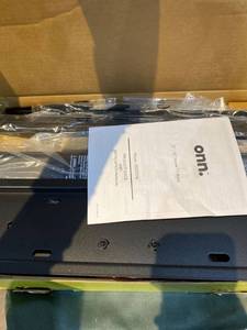 lot 37096 image: HANG ONN TV STAND 32��-65��