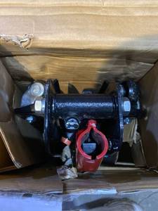 lot 37101 image: HYPER TOUGH 2 TON TROLLEY JACK