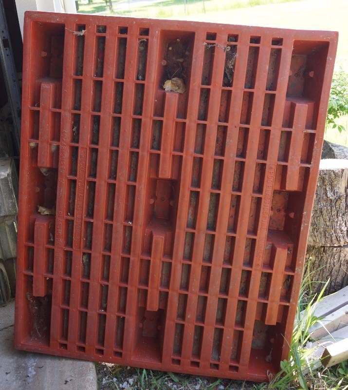 lot 2390 image: Plastic Pallets - Commercial Quality - lot of 3 (black, red and blue)