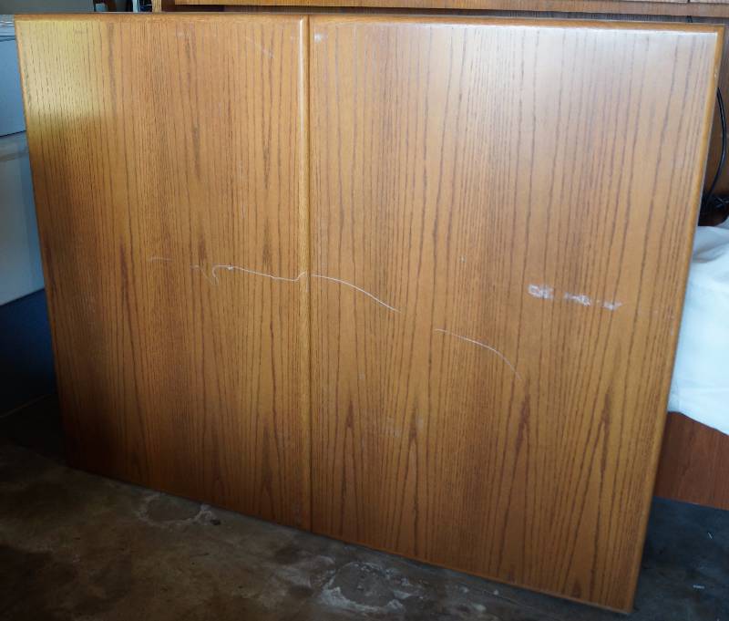 lot 2398 image: Heavy Wall Hanging Dry Erase Bulletin Board with Pull Down Projector Screen
