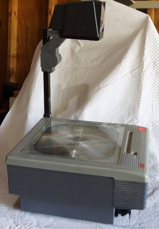 lot 2403 image: Overhead Projector 3M 9100 model# 9000AJB - works See photos