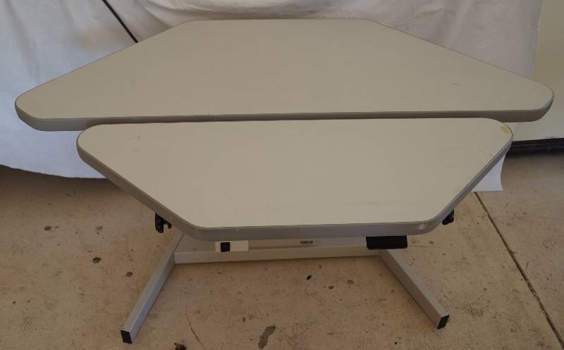 lot 2422 image: Electric Computer TableDesk - Fully Adjustable - High Quality - By Mayline Model 605XXX