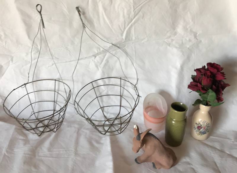 lot 2305 image: Misc Housewares - Deco - Plant Hangers
