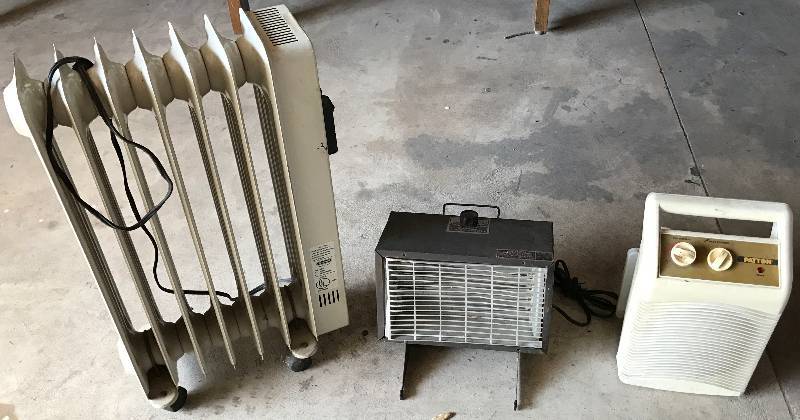 lot 2316 image: Lot of 3 Heaters - Baby Its Cold Outside