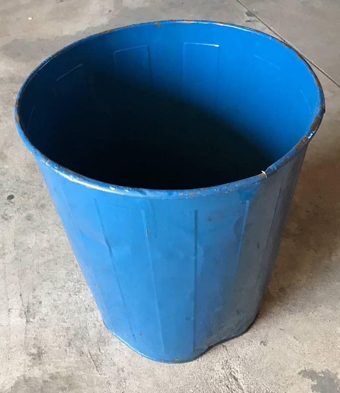 lot 2317 image: Cool Commercial School Trash Can