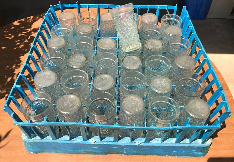 lot 2322 image: Huge Lot of Jelly Style Juice Glasses - with Restaurant Bus Tray