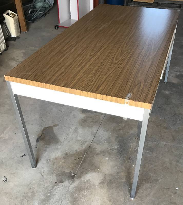 lot 2330 image: Commercial 5 Table - Itll Last Forever