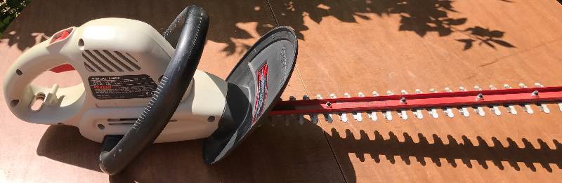 lot 2334 image: Craftsman 18 Hedge Trimmer M#900.799510