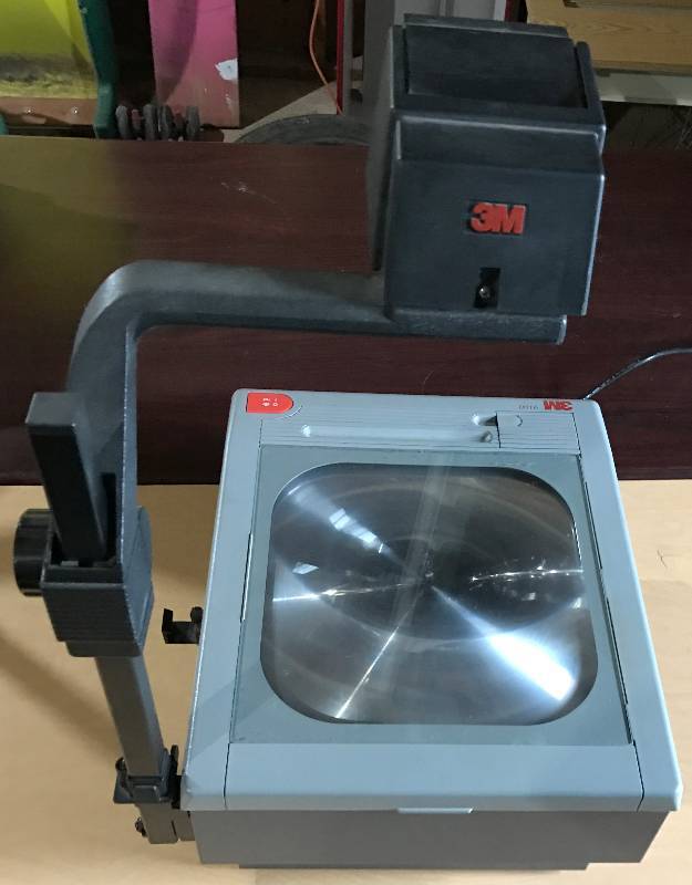 lot 2001 image: Overhead projector 3M - over head transparency Model 9000AJB - WORKS