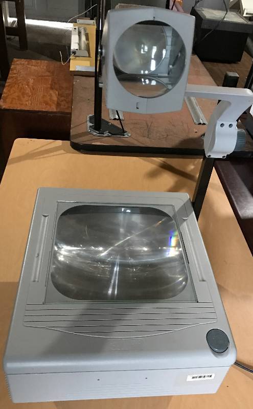 lot 2002 image: Overhead projector 3M - over head transparency Model1700BJV - WORKS see photo