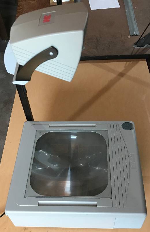lot 2010 image: Overhead projector 3M 1720 - over head transparency Model 1700BJV - WORKS see photo