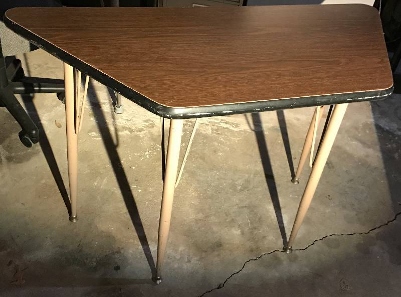 lot 2039 image: Heavy Duty Commercial Table - 46 x 21 x 29 T
