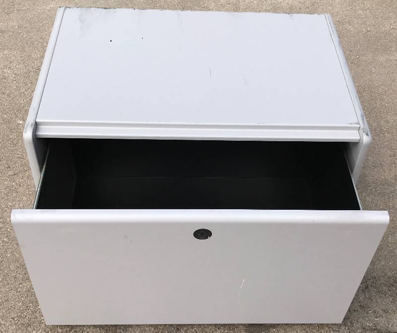 lot 2274 image: Commercial Locking File Drawer