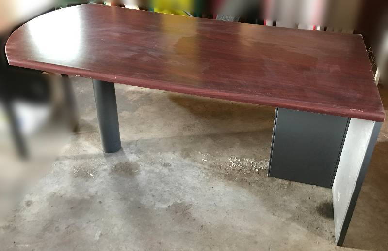 lot 2281 image: Nice Desk Return Table
