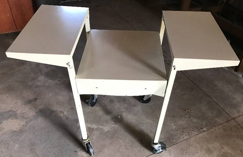 lot 2287 image: Metal Rolling Folding Media Cart