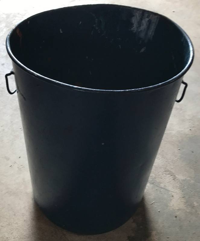 lot 2290 image: Commercial School Metal Trash Can