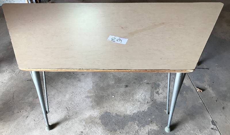 lot 2291 image: Very Sturdy Commercial Table